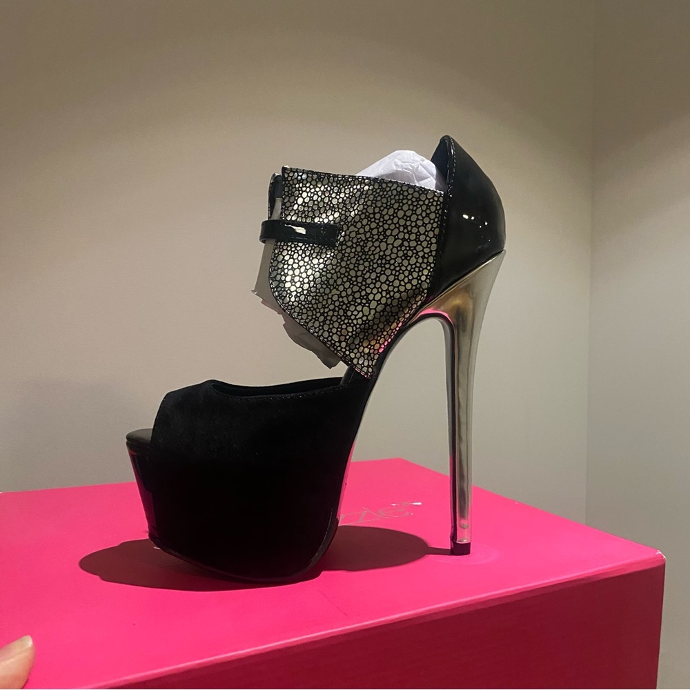 NEW high heel shoes in box. Priced to sell fast!! Help me declutter!